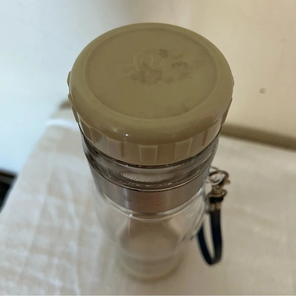 Plastic Tea Infuser Travel Water Bottle - Picture 2 of 5
